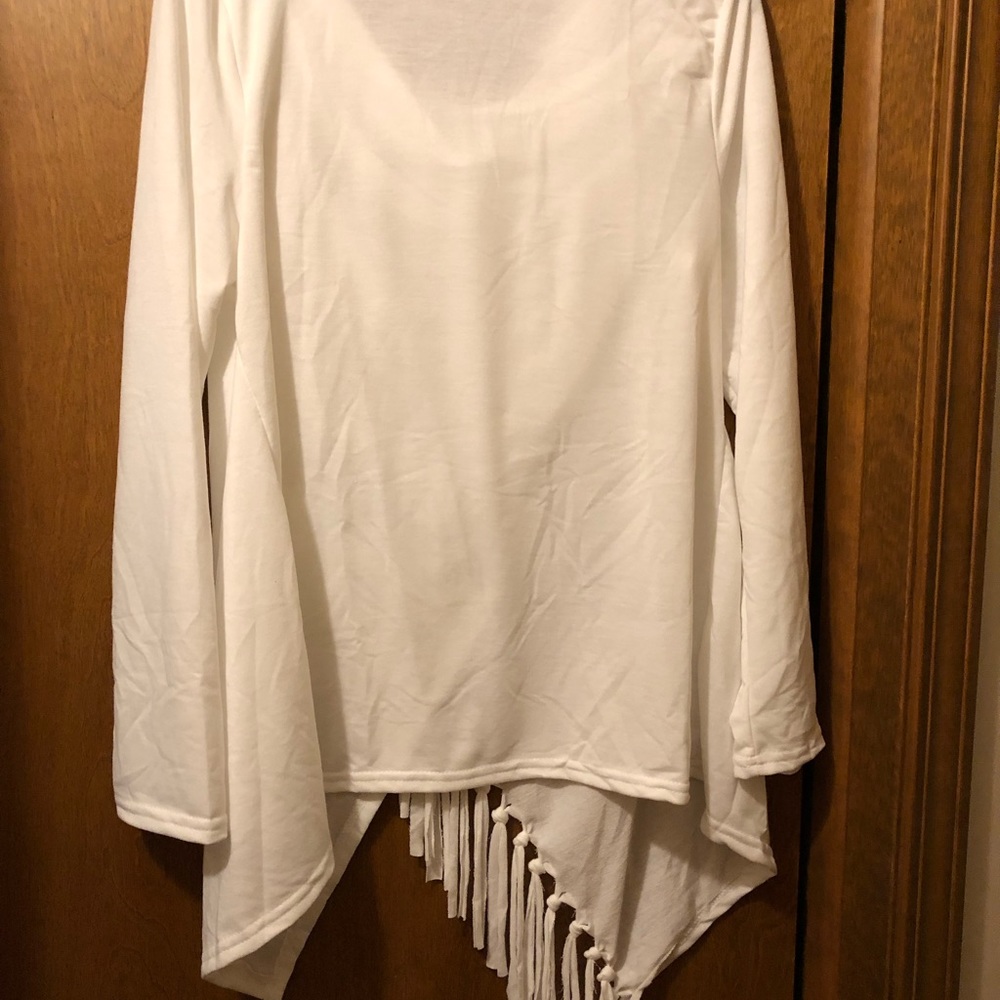 TUNIC WITH FRINGE SIZE MEDIUM NWOT - Picture 2 of 3